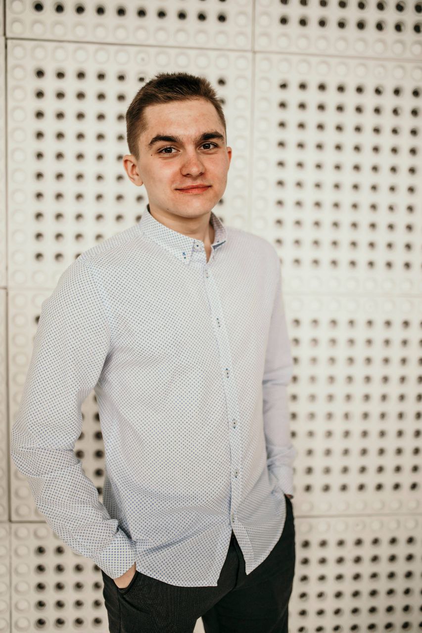 Headshot photo of Konstantinas Ovčinikovas